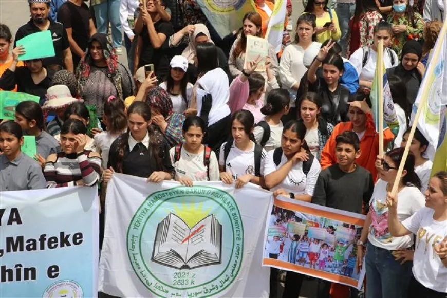 Manifestaciones masivas para celebrar el Día de la Lengua Kurda