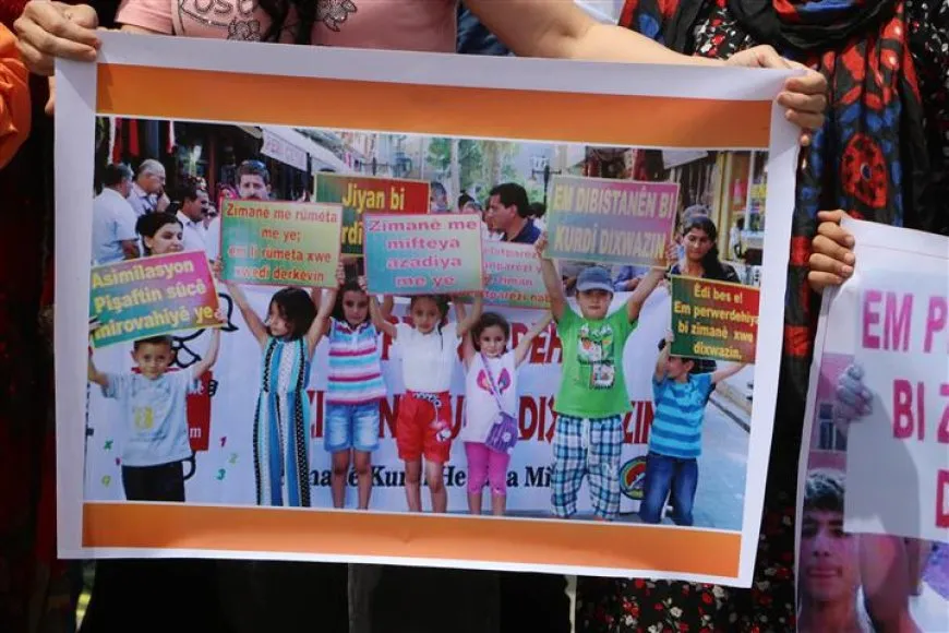 Manifestaciones masivas para celebrar el Día de la Lengua Kurda