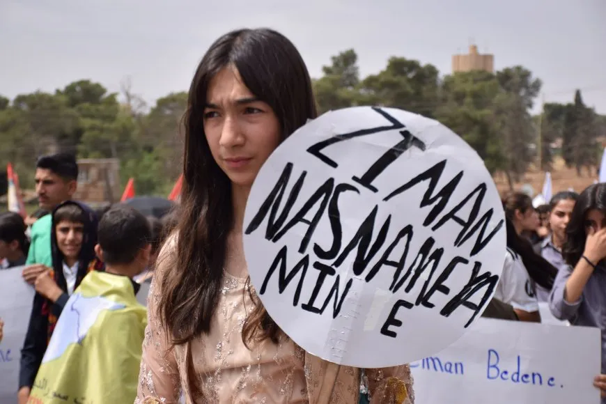 Manifestaciones masivas para celebrar el Día de la Lengua Kurda
