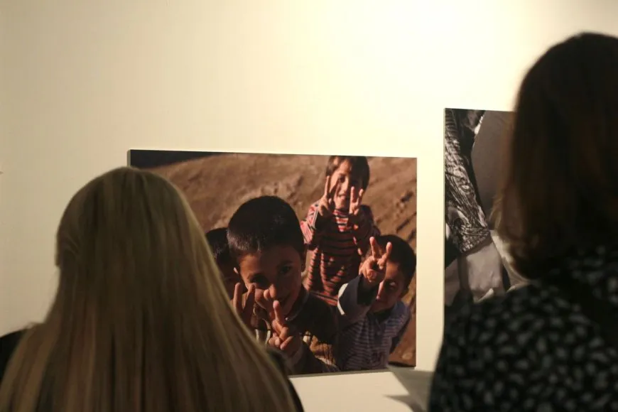 Inauguran en Alemania una exposición fotográfica sobre los campamentos de refugiados yazidíes