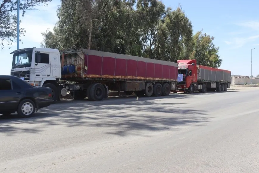 Envían 1500 canastas de alimentos desde el noreste de Siria a las zonas costeras afectadas