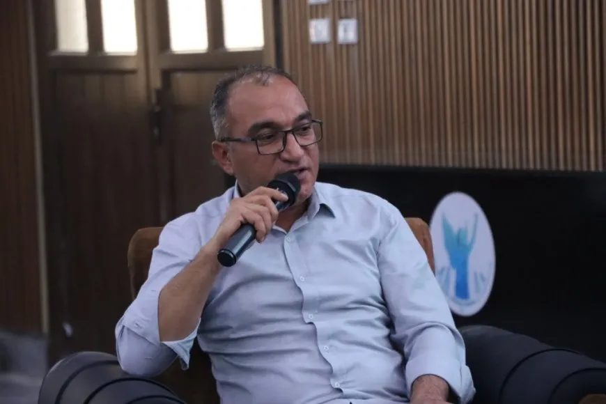 La Universidad de Kobanê acoge un panel sobre la lengua kurda