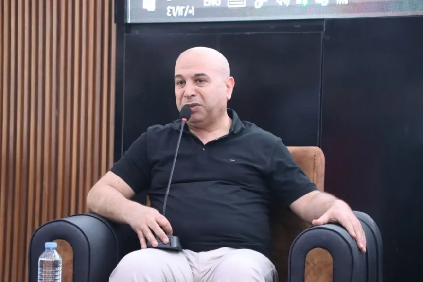 La Universidad de Kobanê acoge un panel sobre la lengua kurda