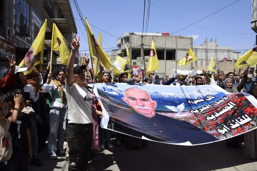 Una manifestación masiva en Hasaka exige la libertad física del líder Ocalan