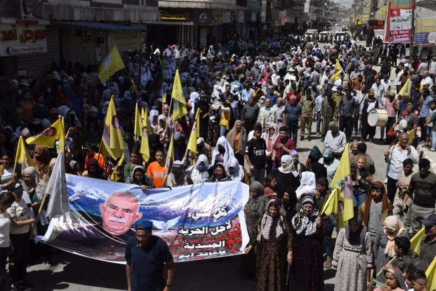Una manifestación masiva en Hasaka exige la libertad física del líder Ocalan