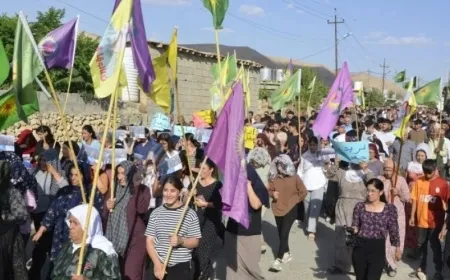 Los residentes de Makhmur se rebelan contra el asedio y el arresto de sus representantes