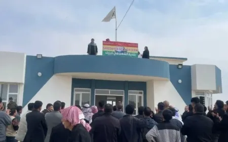 La policía iraquí se apodera del edificio de la Municipalidad Popular de Girzêrik en Shingal