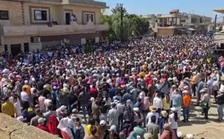 Manifestantes en Homs exigen responsabilizar a los culpables de asesinatos y abusos