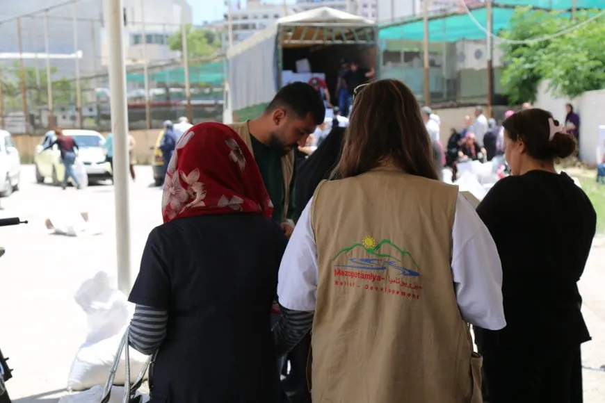 La Asociación de Mesopotamia continúa distribuyendo ayuda humanitaria en Latakia y sus alrededores