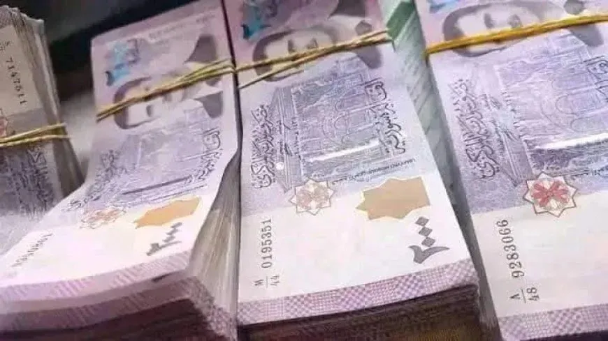 La libra siria cae frente al dólar estadounidense