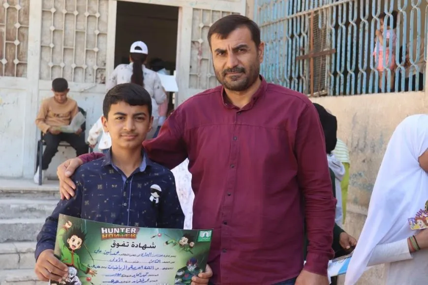 Entregan boletines escolares en el cantón de Raqqa