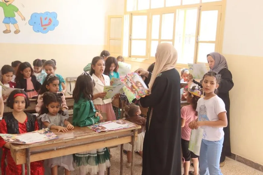 Entregan boletines escolares en el cantón de Raqqa