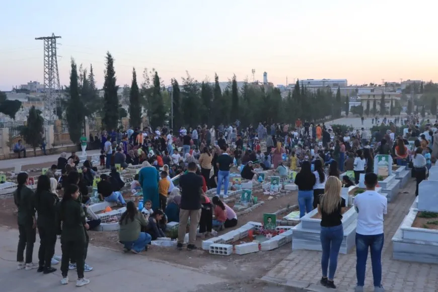 Los habitantes del noreste de Siria rinden homenaje a los mártires en vísperas de la celebración de Eid al-Adha