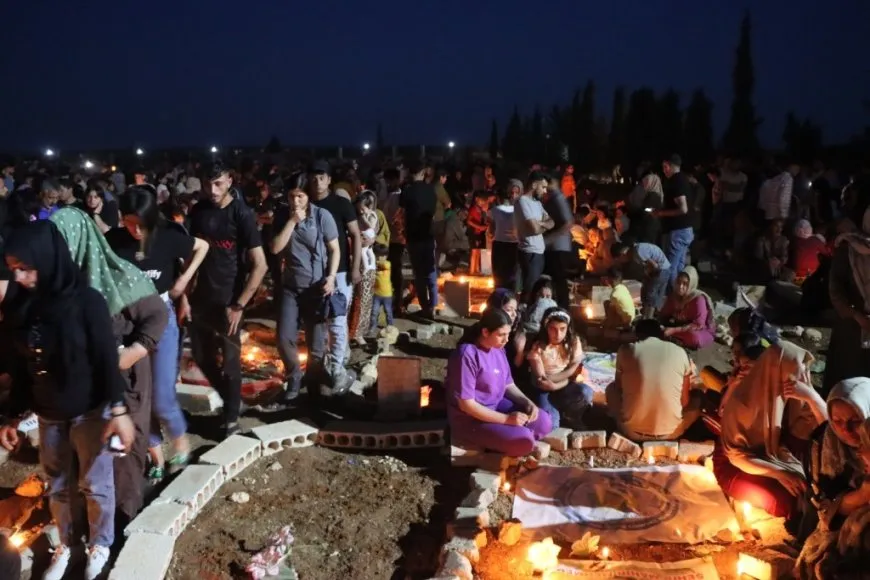 Los habitantes del noreste de Siria rinden homenaje a los mártires en vísperas de la celebración de Eid al-Adha