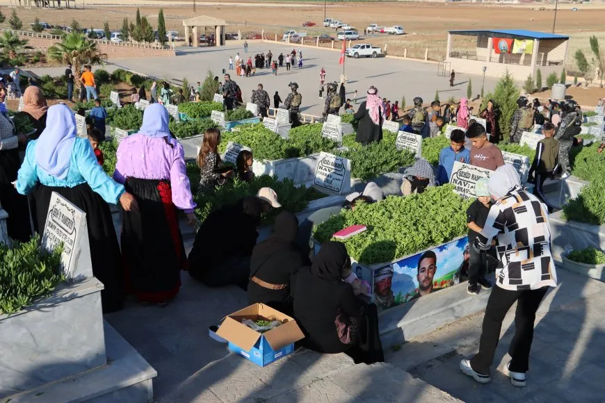 El Eid comienza con visitas a santuarios de mártires en el norte y este de Siria