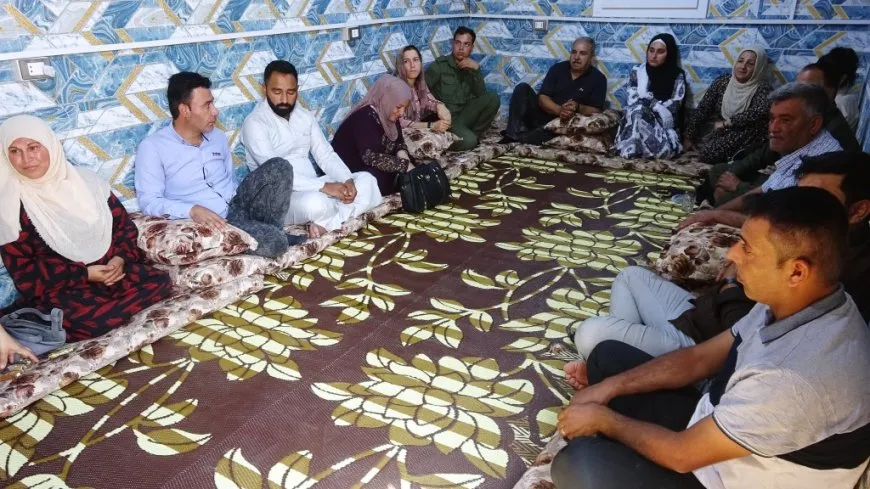 Visitas a familias de mártires y desplazados en el segundo día del Eid al-Adha