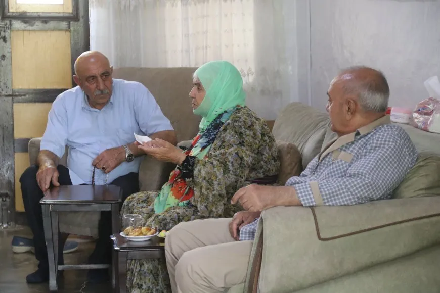 Visitas a familias de mártires y desplazados en el segundo día del Eid al-Adha