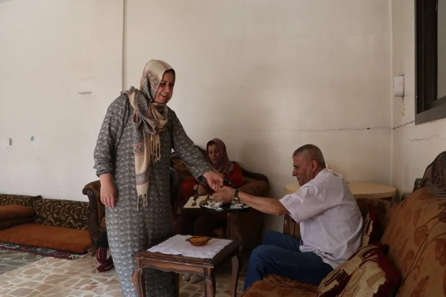 Visitas a familias de mártires y desplazados en el segundo día del Eid al-Adha