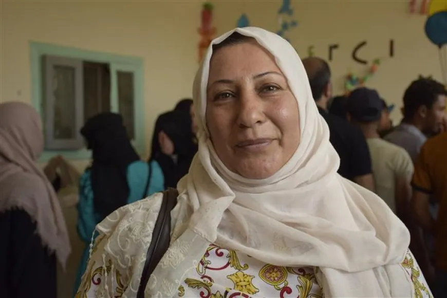 Estudiantes y sus familiares muestran su satisfacción por el acuerdo sobre los exámenes de secundaria en el noreste de Siria