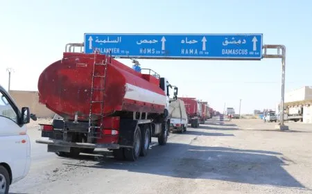 El convoy de AANES de apoyo para ayudar a extinguir incendios costeros