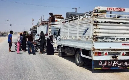 284 desplazados abandonan el campamento de Al-Areesha en el duodécimo vuelo a Deir ez-Zor