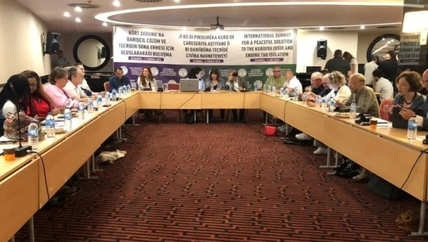 El líder Abdullah Ocalan envía un mensaje a la delegación europea