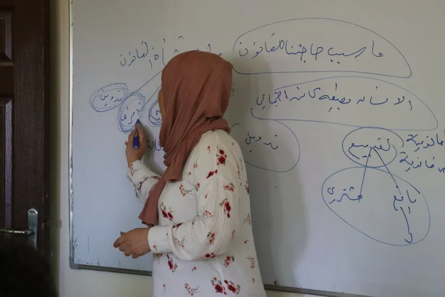 200 miembros de la Administración Autónoma retoman sus estudios en la Universidad de Kobanê
