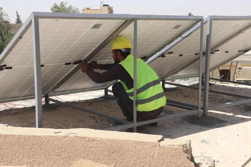 DAA impulsa las escuelas en Deir Ezzor con soluciones solares y de agua