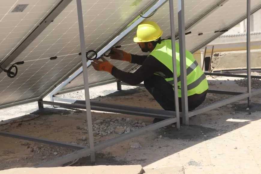 DAA impulsa las escuelas en Deir Ezzor con soluciones solares y de agua