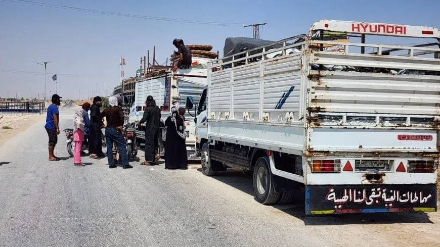 284 desplazados abandonan el campamento de Al-Areesha en el duodécimo vuelo a Deir ez-Zor
