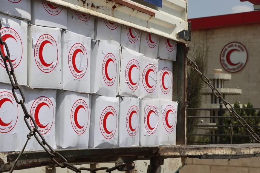 La Media Luna Roja Kurda envía otro convoy humanitario a la costa siria