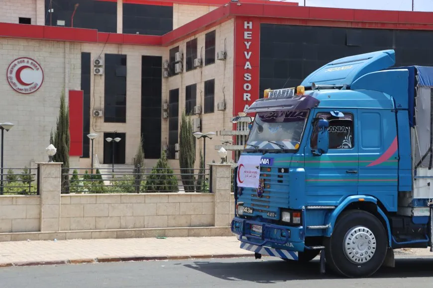 La Media Luna Roja Kurda envía otro convoy humanitario a la costa siria