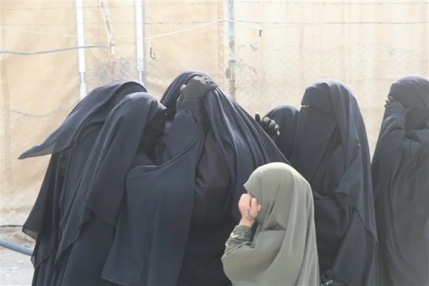El campamento de Al-Hol facilita el retorno voluntario de 127 desplazados a Raqqa, Alepo e Idlib