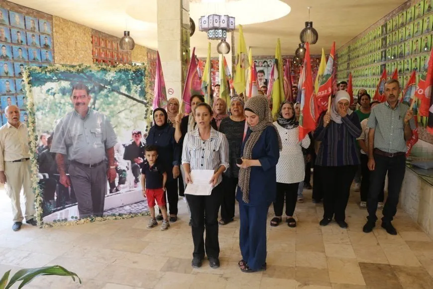 Familias de mártires exigen la libertad física del líder Ocalan como base para la paz
