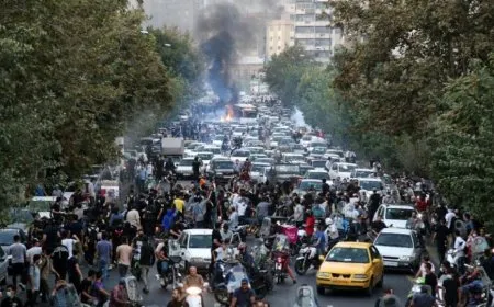 Las familias de las víctimas de la revolución en Irán se enfrentan a la presión antes del aniversario de Amini