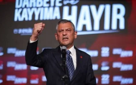 Özgür Özal conserva la presidencia del partido popular republicano