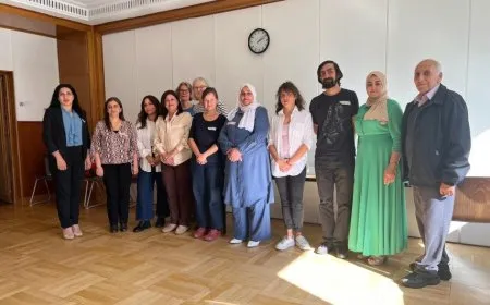 La delegación de mujeres del noreste de Siria se reúne con académicos y organizaciones en Alemania
