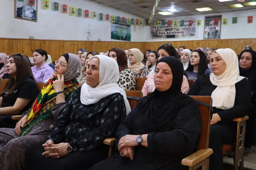 Conferencia sobre el Islam Democrático: La Siria del futuro requiere el fortalecimiento del papel de las mujeres