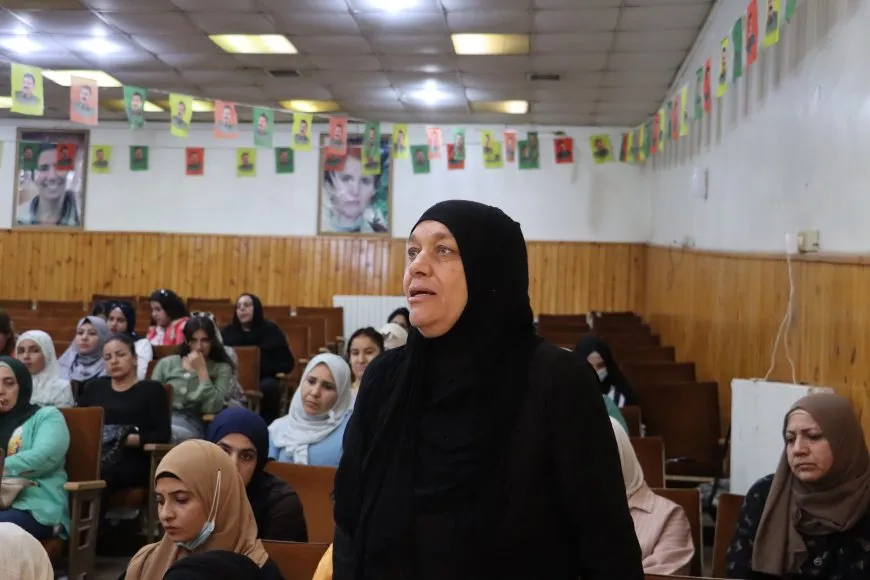Conferencia sobre el Islam Democrático: La Siria del futuro requiere el fortalecimiento del papel de las mujeres
