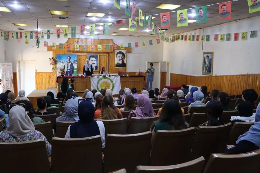 Conferencia sobre el Islam Democrático: La Siria del futuro requiere el fortalecimiento del papel de las mujeres