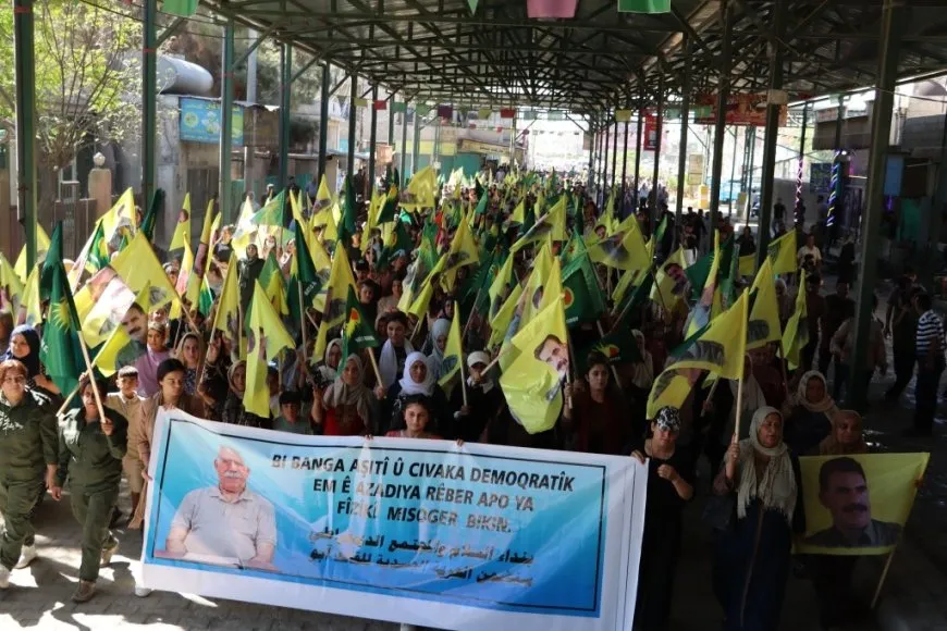 Una protesta en Kobani exige libertad física del líder Ocalan