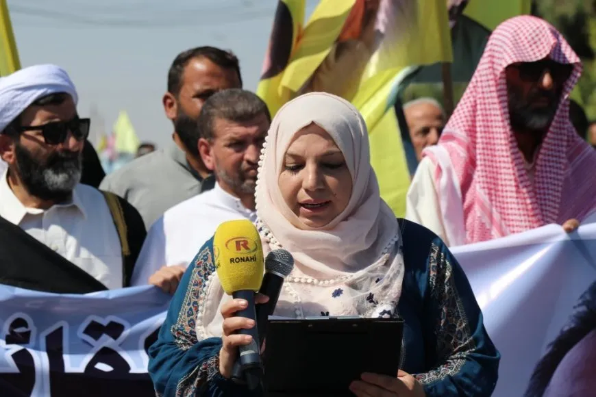 Multitudes masivas en Tabqa exigen la libertad física de Ocalan