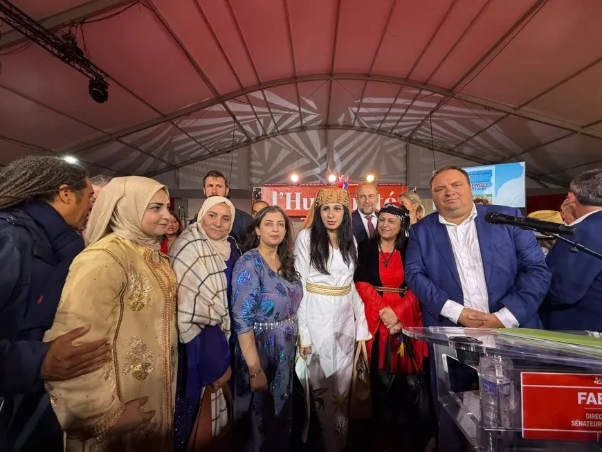 Una delegación de mujeres del norte y este de Siria participa en el festival "Día de la Humanidad" en París