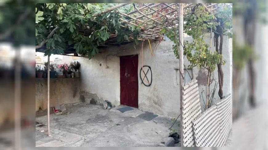 Un periodista informa sobre la situación en el barrio de Someriye, en Damasco