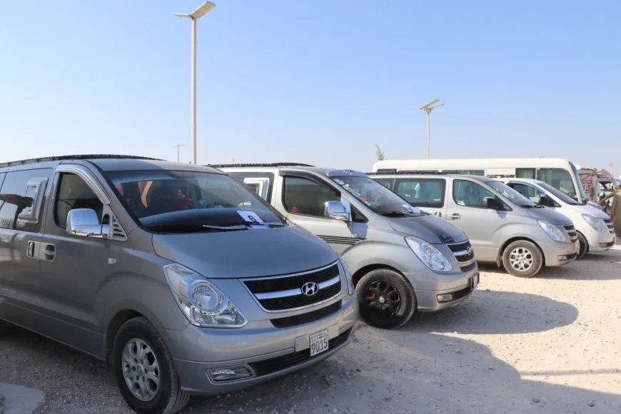 El segundo convoy de retorno voluntario sale de Tabqa al interior de Siria