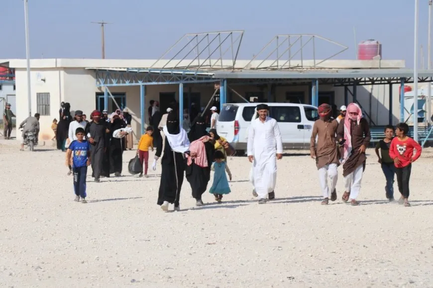 El segundo convoy de retorno voluntario sale de Tabqa al interior de Siria