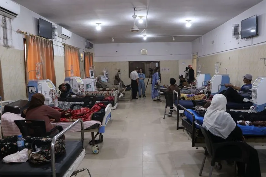 La unidad de diálisis del hospital de Hasaka recibe cinco nuevos equipos de hemodiálisis
