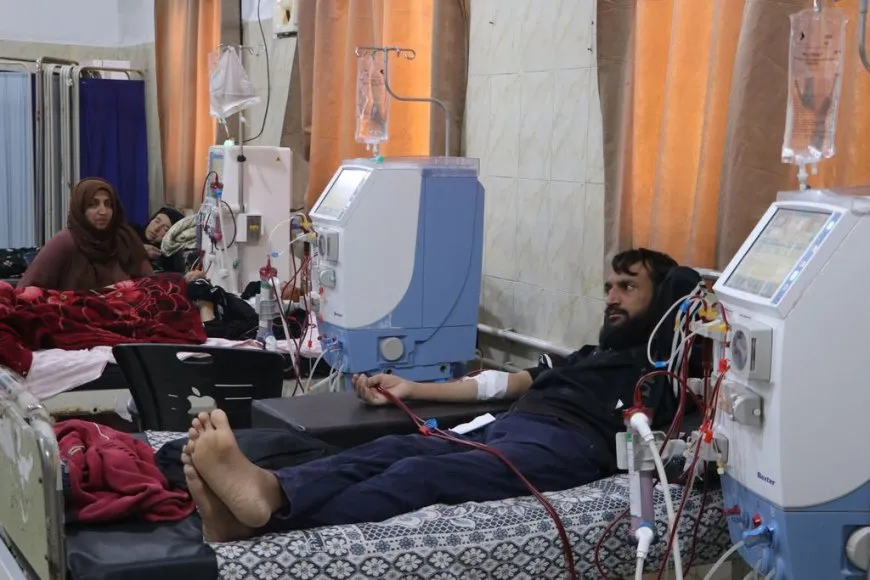 La unidad de diálisis del hospital de Hasaka recibe cinco nuevos equipos de hemodiálisis