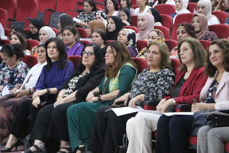 Se celebra la segunda conferencia del Consejo de Mujeres de la Unión de Municipios en el noreste de Siria