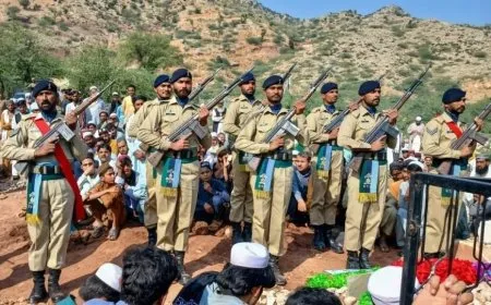 Las negociaciones de alto el fuego entre Afganistán y Pakistán se estancan en Turquía